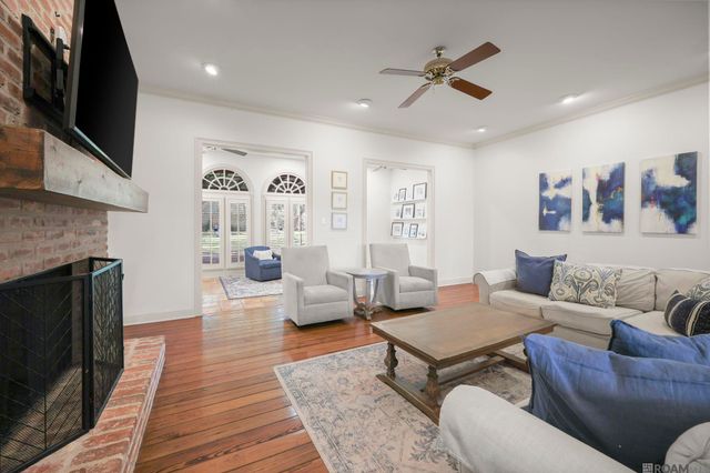 12109 Towering Oaks Dr, Baton Rouge, LA 70810