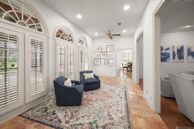 12109 Towering Oaks Dr, Baton Rouge, LA 70810