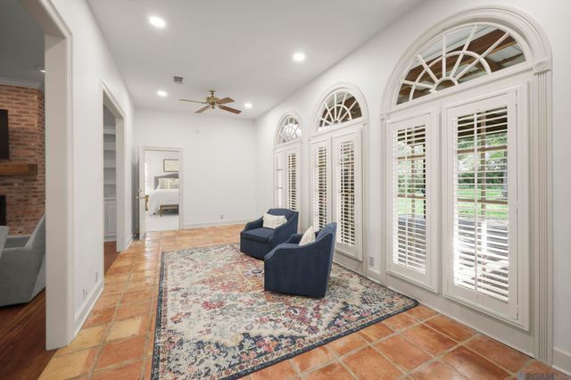 12109 Towering Oaks Dr, Baton Rouge, LA 70810