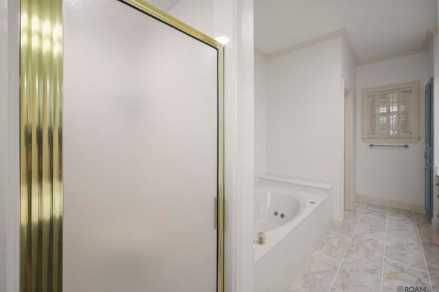 12109 Towering Oaks Dr, Baton Rouge, LA 70810