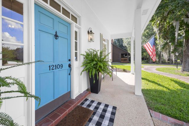 12109 Towering Oaks Dr, Baton Rouge, LA 70810