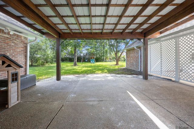 12109 Towering Oaks Dr, Baton Rouge, LA 70810