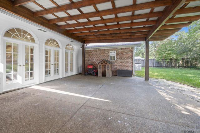 12109 Towering Oaks Dr, Baton Rouge, LA 70810