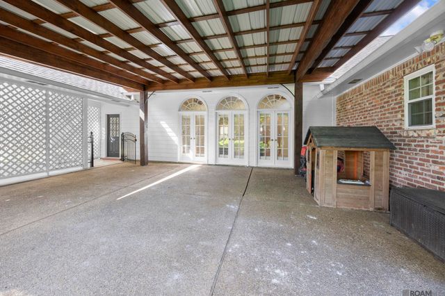 12109 Towering Oaks Dr, Baton Rouge, LA 70810
