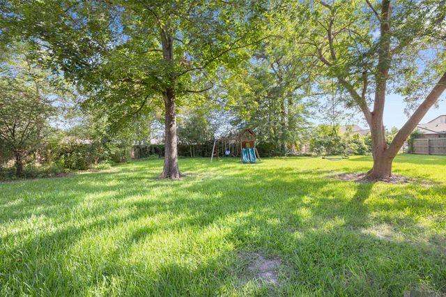 12109 Towering Oaks Dr, Baton Rouge, LA 70810