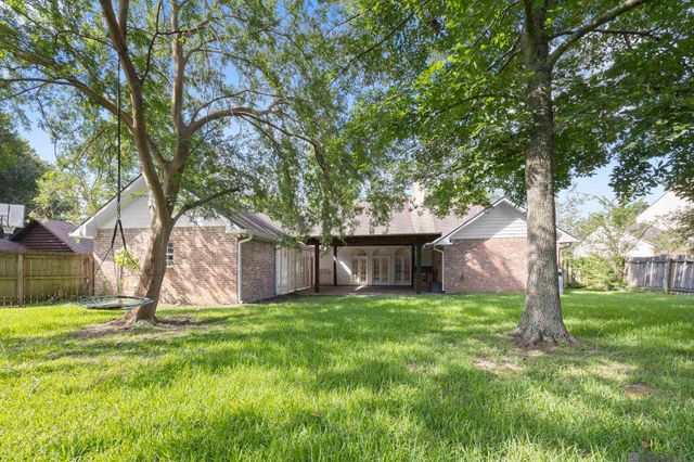 12109 Towering Oaks Dr, Baton Rouge, LA 70810
