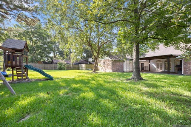 12109 Towering Oaks Dr, Baton Rouge, LA 70810