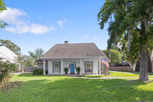 12109 Towering Oaks Dr, Baton Rouge, LA 70810