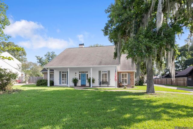 12109 Towering Oaks Dr, Baton Rouge, LA 70810