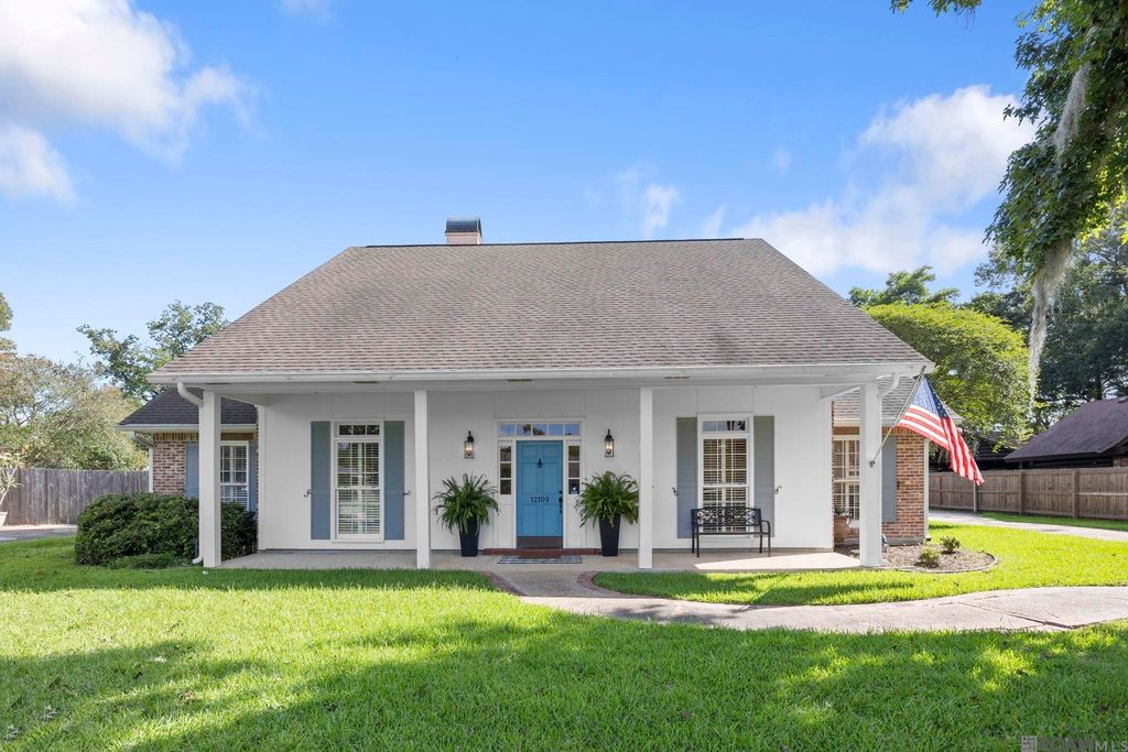 12109 Towering Oaks Dr, Baton Rouge, LA 70810