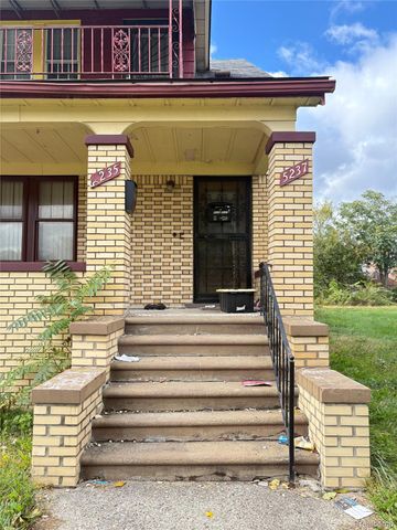 5235 Chalmers Street E, Detroit, MI 48213