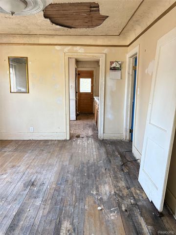 5235 Chalmers Street E, Detroit, MI 48213