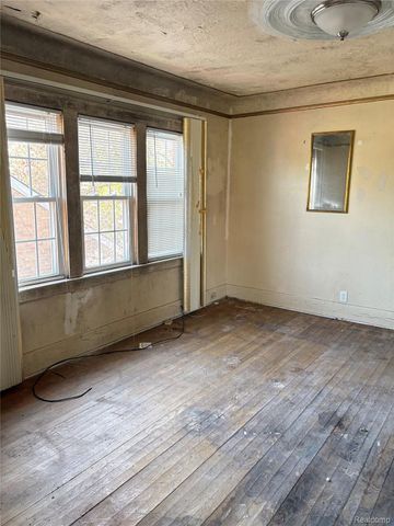 5235 Chalmers Street E, Detroit, MI 48213