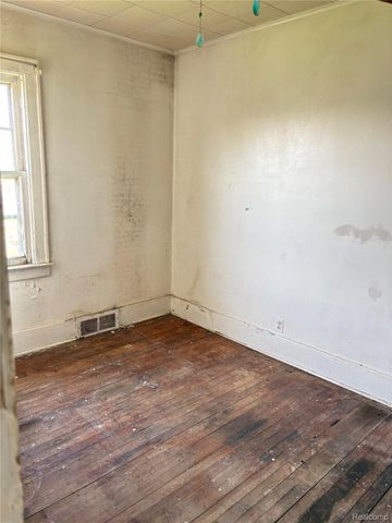 5235 Chalmers Street E, Detroit, MI 48213