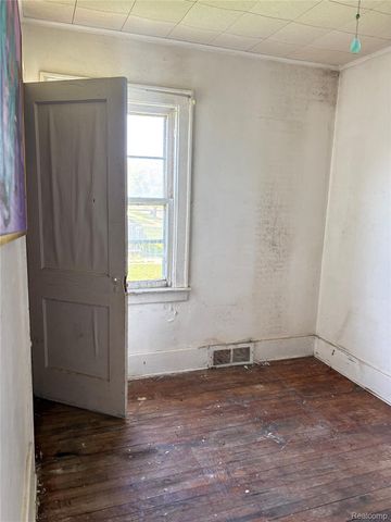 5235 Chalmers Street E, Detroit, MI 48213