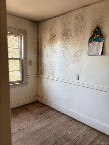 5235 Chalmers Street E, Detroit, MI 48213