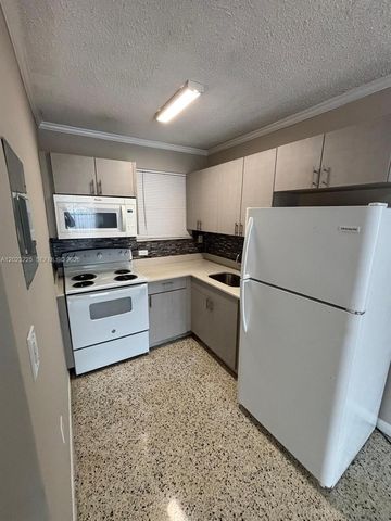 1047 SW 7th St 6, Miami, FL 33130