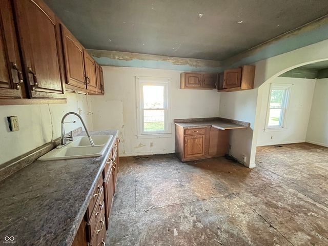 4492 W State Road 32, Anderson, IN 46017