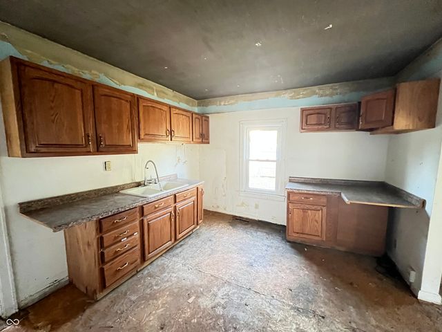 4492 W State Road 32, Anderson, IN 46017