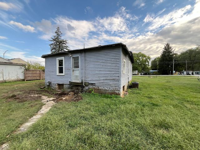 4492 W State Road 32, Anderson, IN 46017