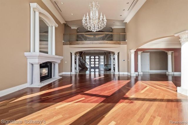 82 Chateaux Du Lac, Fenton, MI 48430