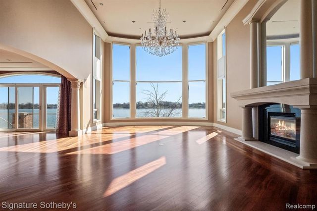 82 Chateaux Du Lac, Fenton, MI 48430