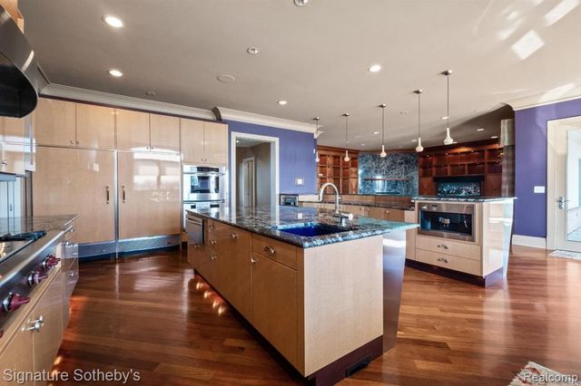 82 Chateaux Du Lac, Fenton, MI 48430