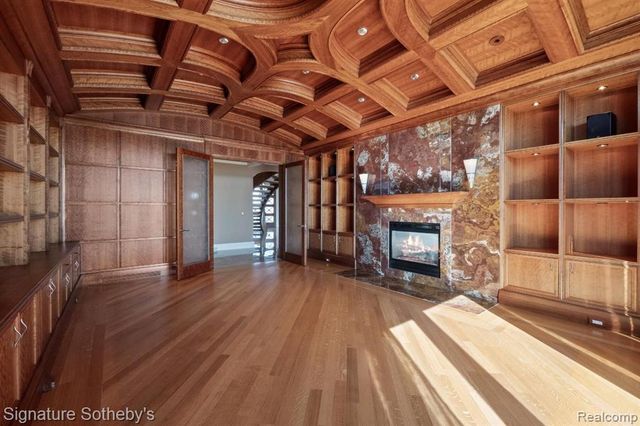 82 Chateaux Du Lac, Fenton, MI 48430