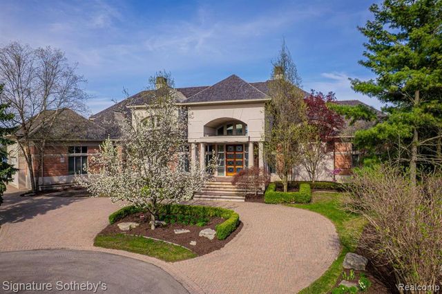 82 Chateaux Du Lac, Fenton, MI 48430
