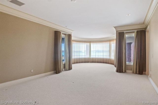 82 Chateaux Du Lac, Fenton, MI 48430