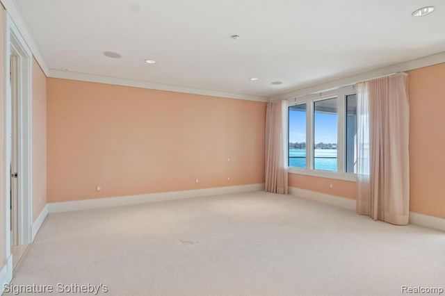 82 Chateaux Du Lac, Fenton, MI 48430