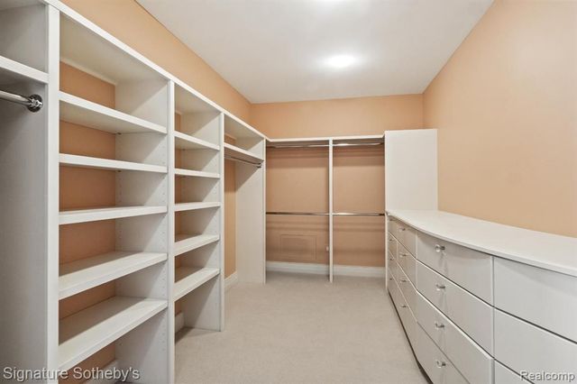 82 Chateaux Du Lac, Fenton, MI 48430