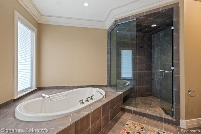 82 Chateaux Du Lac, Fenton, MI 48430