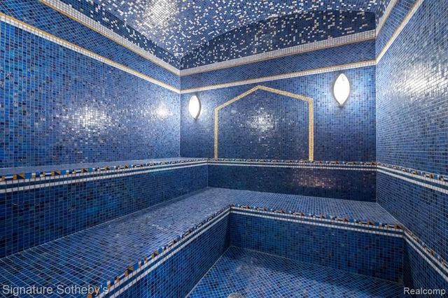 82 Chateaux Du Lac, Fenton, MI 48430