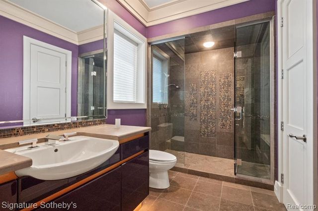 82 Chateaux Du Lac, Fenton, MI 48430