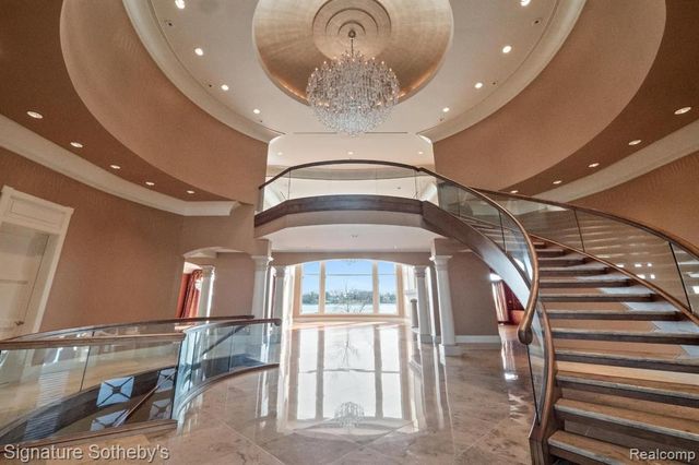 82 Chateaux Du Lac, Fenton, MI 48430