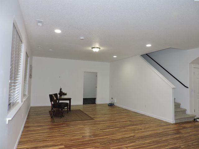 370 Wolverine Court, Richland, WA 99352