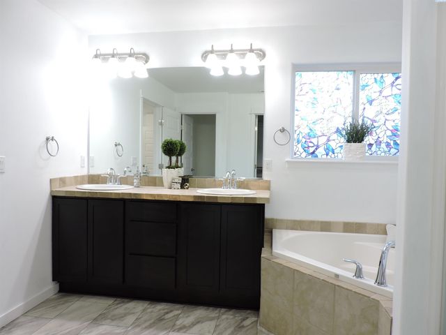 370 Wolverine Court, Richland, WA 99352