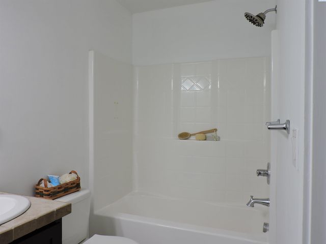 370 Wolverine Court, Richland, WA 99352