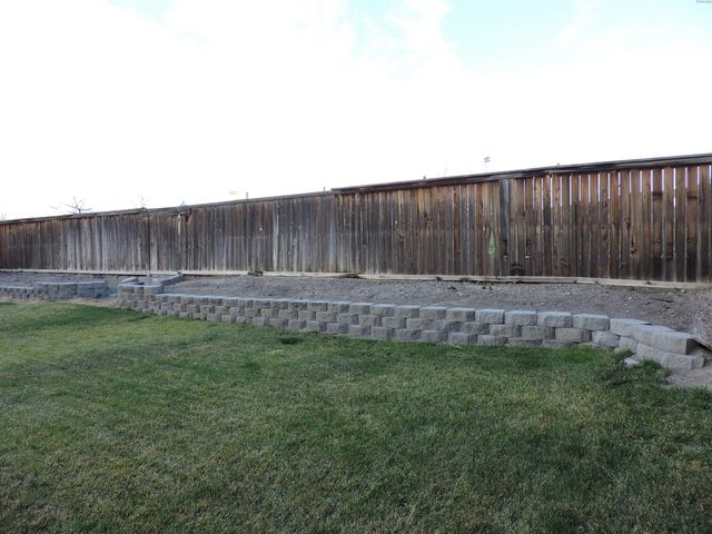 370 Wolverine Court, Richland, WA 99352