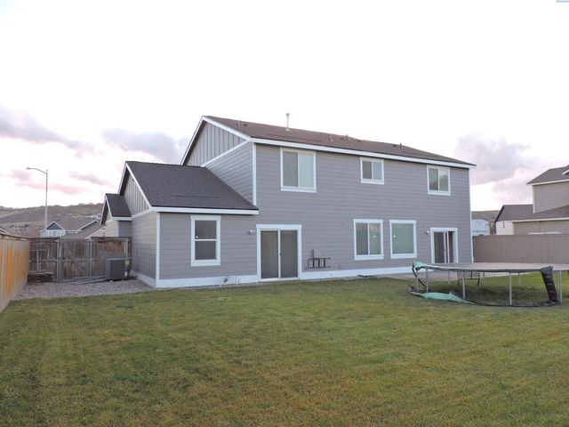 370 Wolverine Court, Richland, WA 99352