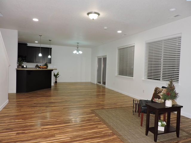 370 Wolverine Court, Richland, WA 99352