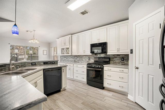 307 Magnolia Way, League City, TX 77573