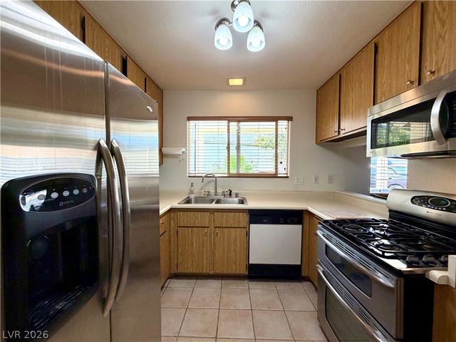 6752 Arroyo Avenue, Las Vegas, NV 89103