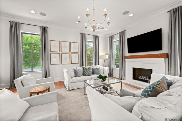 10715 Turning Leaf Dr, Baton Rouge, LA 70810