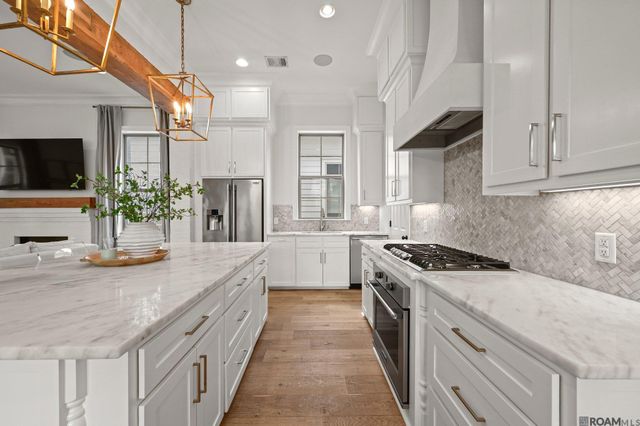 10715 Turning Leaf Dr, Baton Rouge, LA 70810