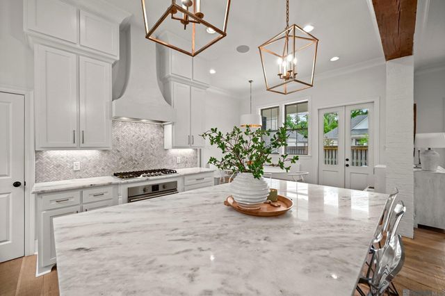 10715 Turning Leaf Dr, Baton Rouge, LA 70810