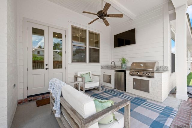 10715 Turning Leaf Dr, Baton Rouge, LA 70810