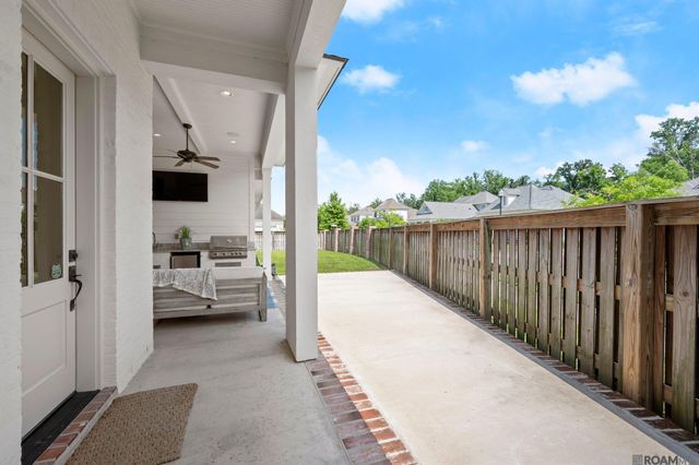 10715 Turning Leaf Dr, Baton Rouge, LA 70810