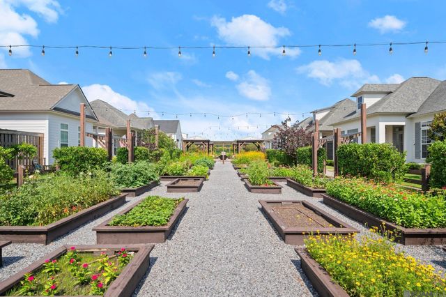 10715 Turning Leaf Dr, Baton Rouge, LA 70810